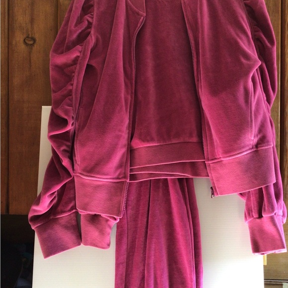 NEW! Another love 3 piece set! 💕💕💕 - Picture 7 of 16